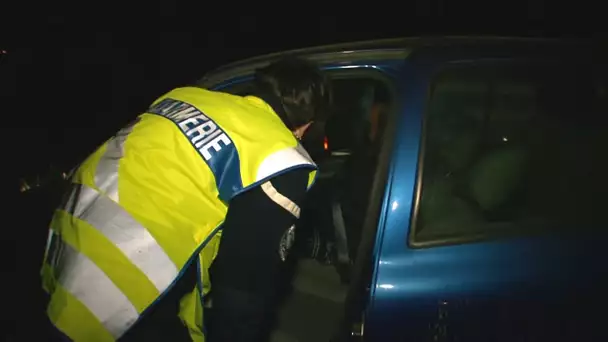 Ce camion honteux tamponne une voiture et fait un délit de fuite