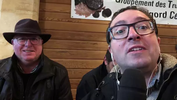 L'ambiance du marché aux truffes de Sainte-Alvère