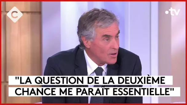 10 ans après sa chute, le retour de Jérôme Cahuzac - C à vous - 30/11/2023