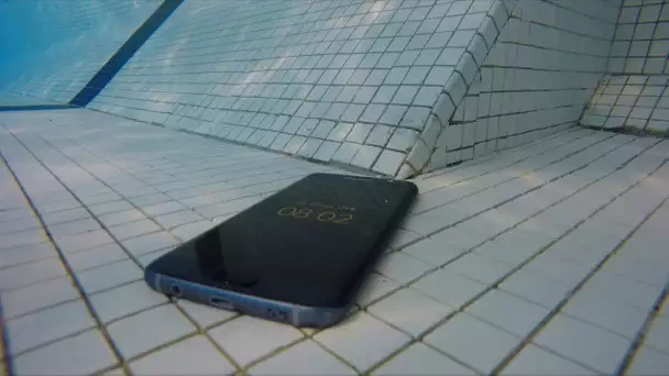 On a jeté le Samsung Galaxy S7 à l&#039;eau... A-t-il survécu ?