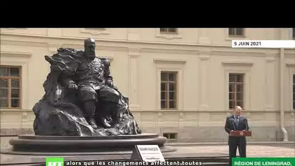 Poutine participe à l’inauguration d'une sculpture dédié à l’empereur Alexandre III à Gatchina