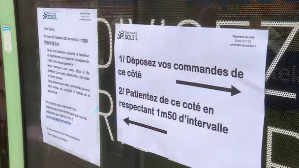 Coronavirus : une pharmacie du Gard invente le drive médicaments à Aigues-Mortes