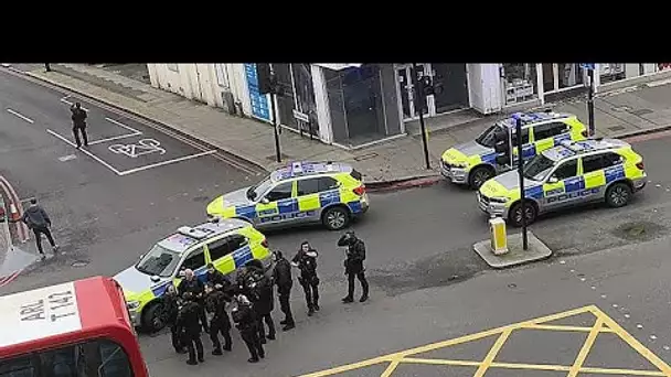Londres : la police abat un homme ayant poignardé plusieurs personnes. Un acte terroriste (police)