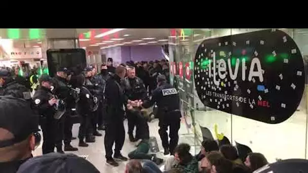 Lille : des militants d'Extinction Rebellion délogés par la police du métro de Lille-Flandre