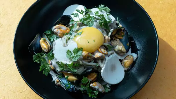 RECETTE #90 - Spaghettis aux moules, crème de champignons, pickles de jaune d’oeuf - Fabrice Mignot