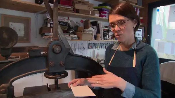 Marion Stich, imprimeuse aux presses typographiques centenaires