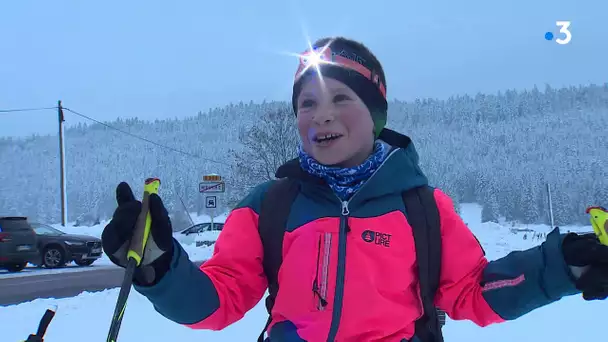 Haut-Doubs : avec l'hiver et la neige, des enfants vont à l'école à ski