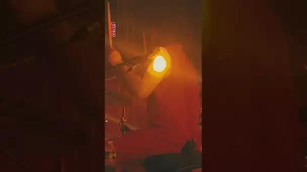 @KingGizzardAndTheLizardWizard's super-speed solo performance, live at @laroutedurock - ARTE Concert