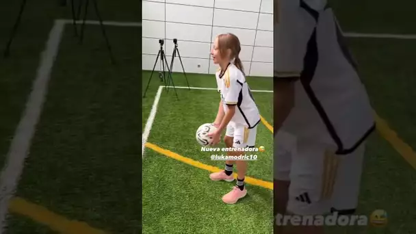 💪🤩 Quand la fille de Luka Modrić entraîne Arda Güler pendant sa convalescence ! #shorts