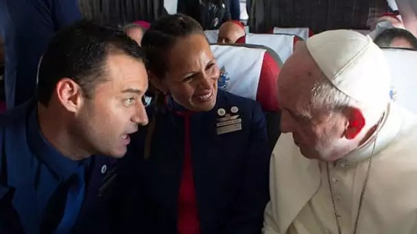Le pape François célèbre un mariage à 11 000 mètres
