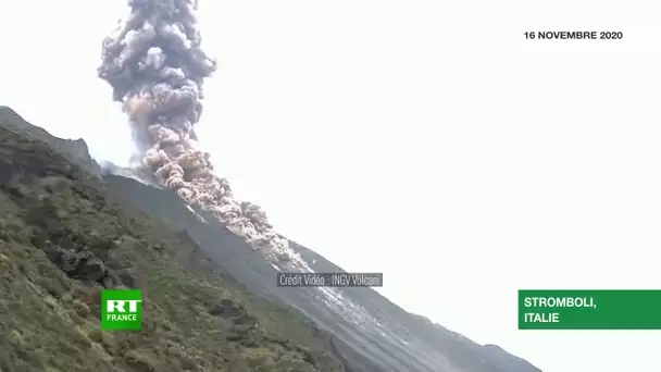 Italie : violente éruption du Stromboli, qui dégage un énorme nuage de cendres