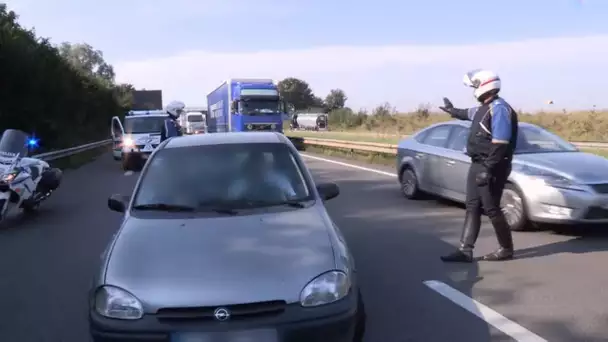 LA POLICE BLOQUE L'AUTOROUTE... POUR RIEN 😂😂