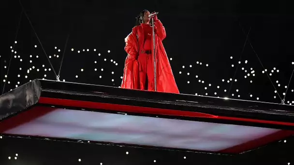Rihanna révèle sa grossesse pendant son concert au Super Bowl