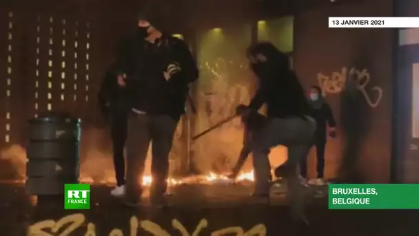 Belgique : des manifestants incendient un poste de police à Bruxelles