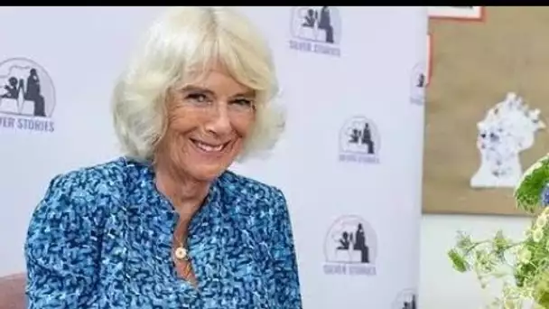 Camilla suscite la frénésie en partageant un « petit message » avec un fan « Belle réponse »