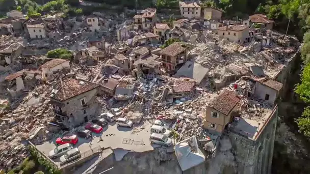 Un village entier s'écroule dans un tremblement de terre