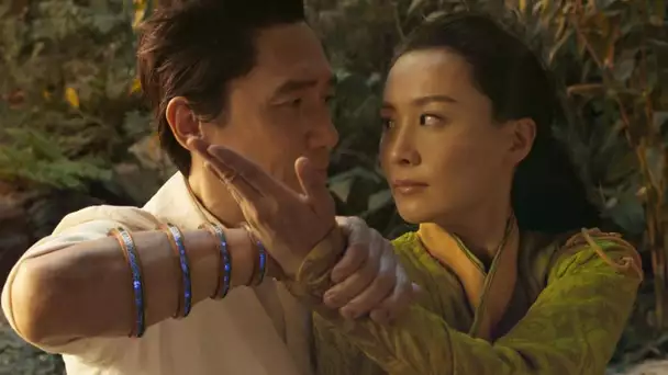 Shang-Chi : Wenwu (Tony Leung) présente son autre fils dans une scène coupée