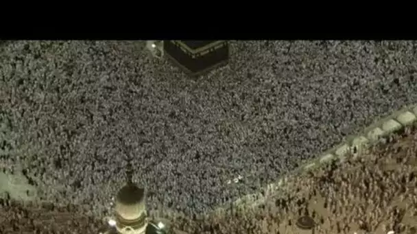 Arabie Saoudite : circumambulations de nuit devant la Kaaba à La Mecque