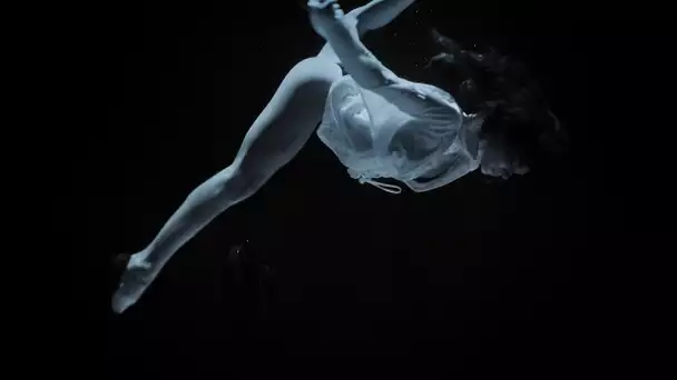Tang'o : une impressionnante vidéo de tango sous l'eau en apnée par 10 mètres de fond