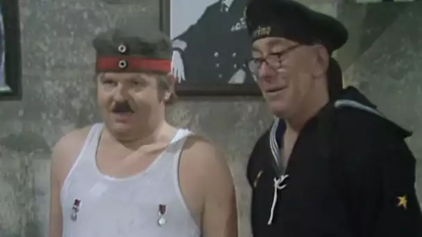 Benny Hill - La forteresse de Coalpits