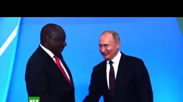 Vladimir Poutine rencontre les participants au Forum Russie – Afrique