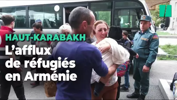 Chassés par l’Azerbaïdjan, les réfugiés du Haut-Karabakh commencent à arriver en Arménie