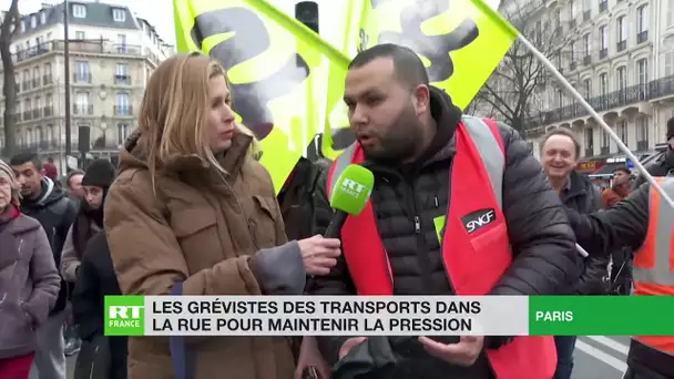 Défilé de grévistes de la RATP et de la SNCF le lendemain de Noël