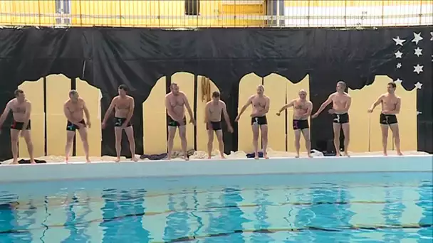 Nantes : les papas se synchronisent pour danser un ballet dans le grand bassin