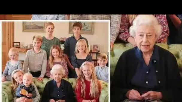 La reine Elizabeth photographiée avec ses arrière-petits-enfants portant un chemisier bleu marine