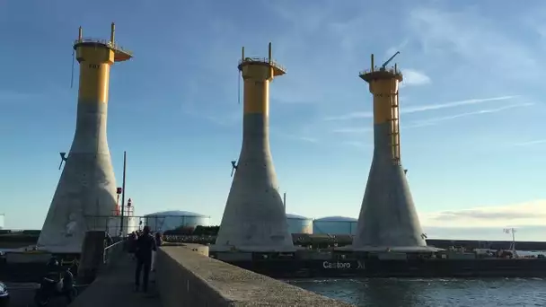 Les premières fondations du parc éolien en mer de Fécamp ont quitté le port du Havre