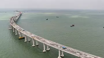 On vous présente l’autoroute sur la mer la plus longue du monde !