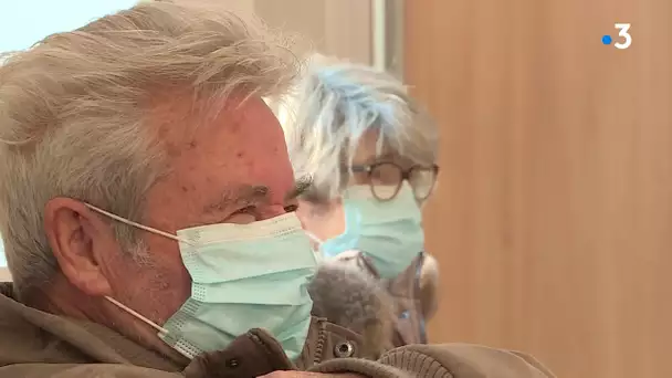 A Toulouse, la vaccination des + de 75 ans commence au compte-gouttes avec des seniors impatients