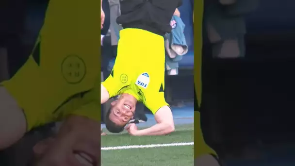 How did the LINESMAN end up like this?! 😧😂