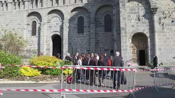 Plusieurs centaines de personnes aux obsèques de Jean-Louis Murat, dans le Puy-de-Dôme
