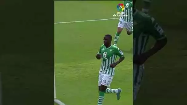 Football or futsal?! 🤷‍♂️ 🥰 🔝  William Carvalho #shorts #portugal #worldcup #laligasantander