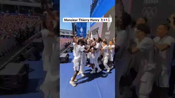 Thierry Henry célèbre la médaille d’argent des Bleuets ! 🇫🇷🕺🥈 ​⁠#Olympics