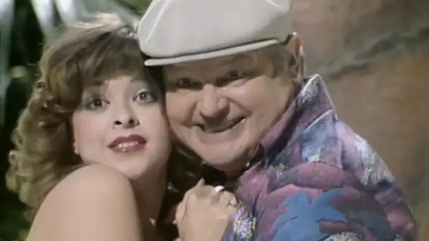 Benny Hill - Ambiance avec les Benny Girls !