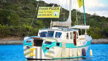 Ce couple plaque tout pour ouvrir un bateau pizzeria dans les Caraïbes