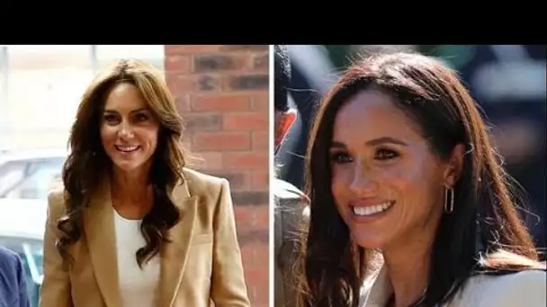 Kate s'inspire du manuel de jeu de Meghan lors d'une visite à une association caritative pour la jeu