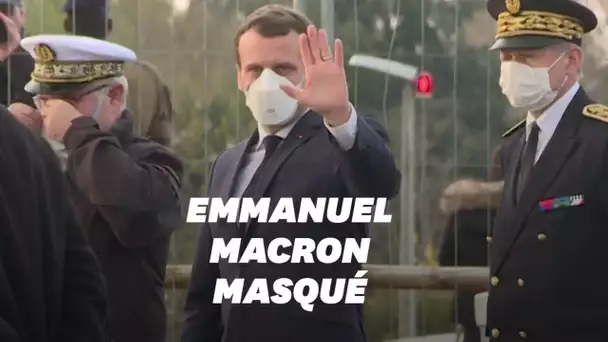 À Mulhouse, Macron entame sa visite... en enfilant un masque