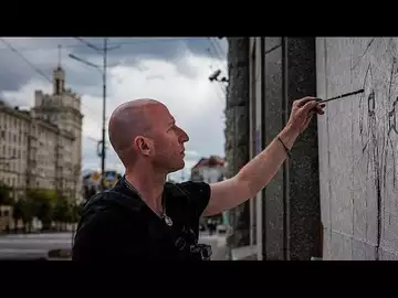 À Kharkiv, un street artiste fait de la résistance