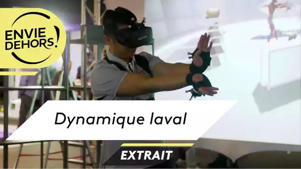 Au Laval Virtual Center, des étudiants planchent sur un projet lors d'un salon virtuel. [extrait]