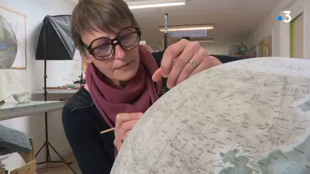 Besançon : Alain Sautter, avec ses globes, nous fait voir la Terre et la face cachée de la Lune...