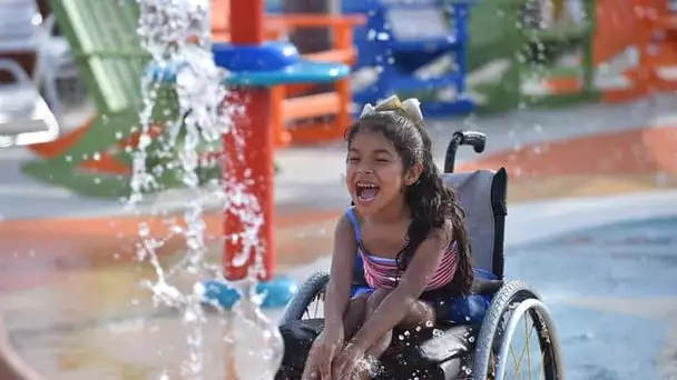Un parc aquatique adapté aux handicapés ouvre ses portes