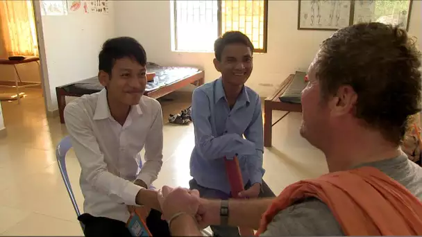 Sok Sabaï ! Bonnes nouvelles du Cambodge - Reportage : Un miroir contre les fantômes