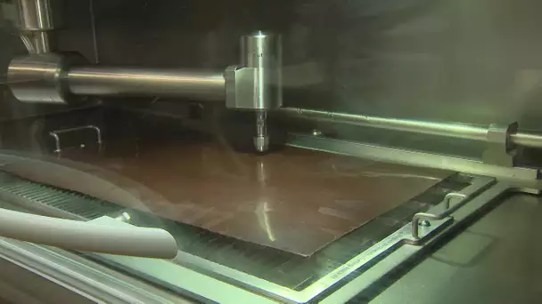 Pâques : une machine à découper le chocolat