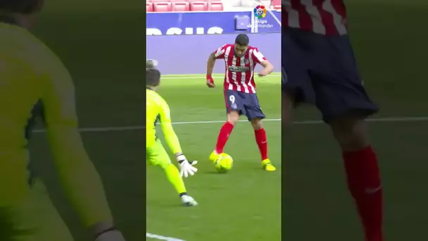What a goal Luis Suárez! 😝 💪  #shorts #laligasantander #realmadrid #atletico #ElDerbiDeMadrid