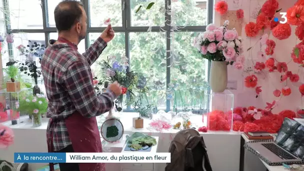 À la rencontre de William Amor, artiste plasticien de fleurs en plastique