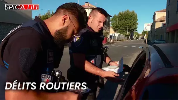 Force de l'ordre en action face aux délits routiers