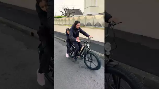 Ma sœur fais de la moto pour la première fois